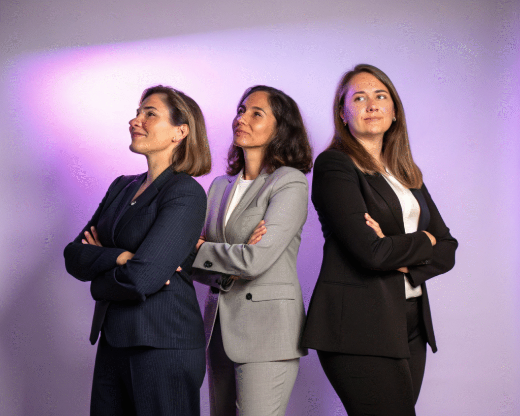 3 lawlyer womans lilac photostudio background